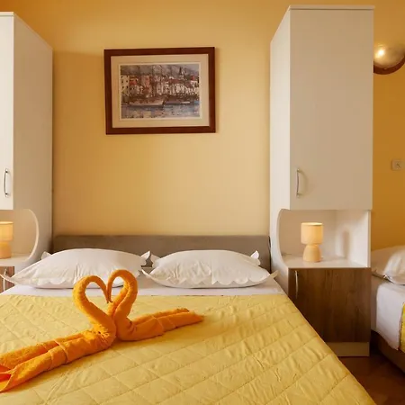 Marijan - Beachfront Appartement