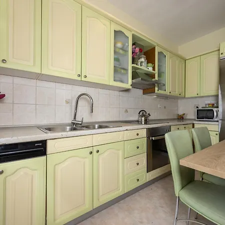 Marijan - Beachfront Appartement *