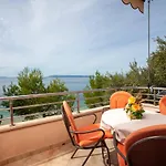 Marijan - Beachfront Apartament