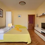 Marijan - Beachfront * Tučepi