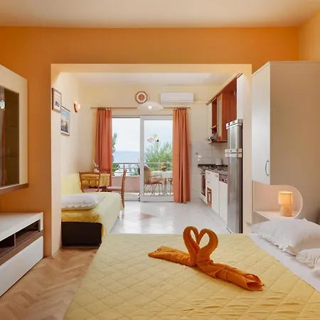 Marijan - Beachfront * Tucepi
