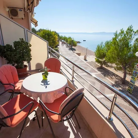 Marijan - Beachfront Apartamento *