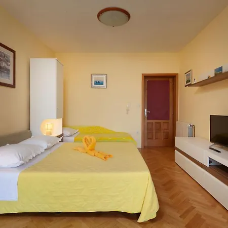 Marijan - Beachfront * Tučepi