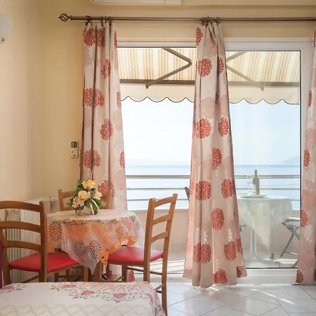 Marijan - Beachfront * Tučepi