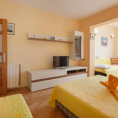 Marijan - Beachfront Apartmán *
