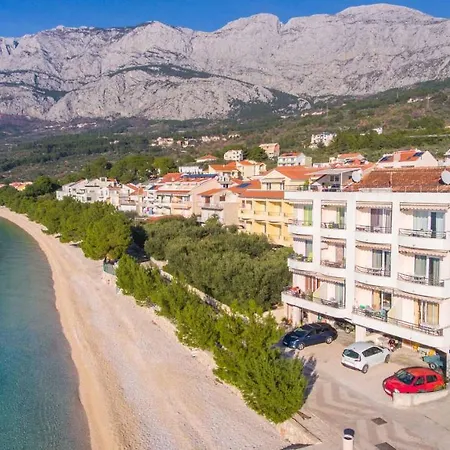 Marijan - Beachfront Tučepi