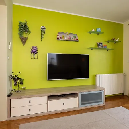 Marijan - Beachfront Apartment