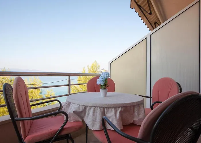 Marijan - Beachfront Apartment